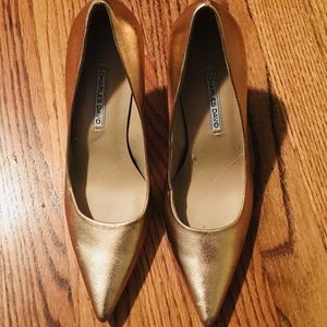 Charles David Gold Pumps